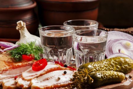 Вы посмотрите чему они решили НАС поучить! "Как правильно пить водку"