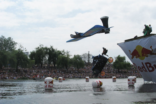 "Кузькина мать" и Red Bull Flugtag 2010