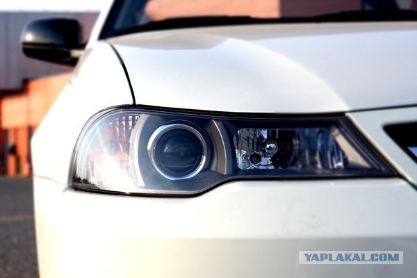 Toyota показала обновленную Camry