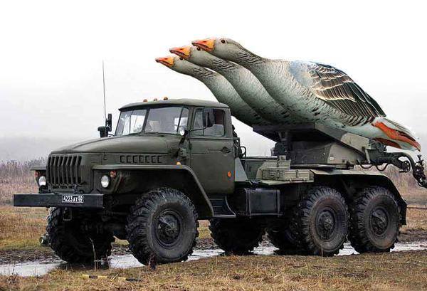 Дави гусей! 3 гуся раздавили трактором.