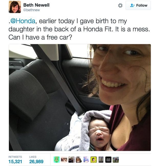 Женщина родила ребенка на заднем сиденье машины