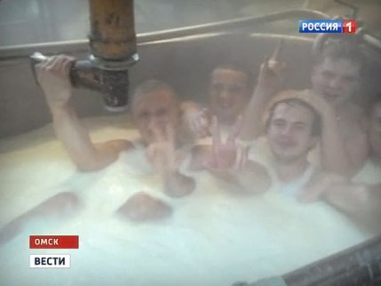 Медведев поручил продлить продуктовое эмбарго до конца 2017 года