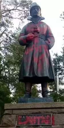В Петербурге демонтировали памятную доску генералу Маннергейм