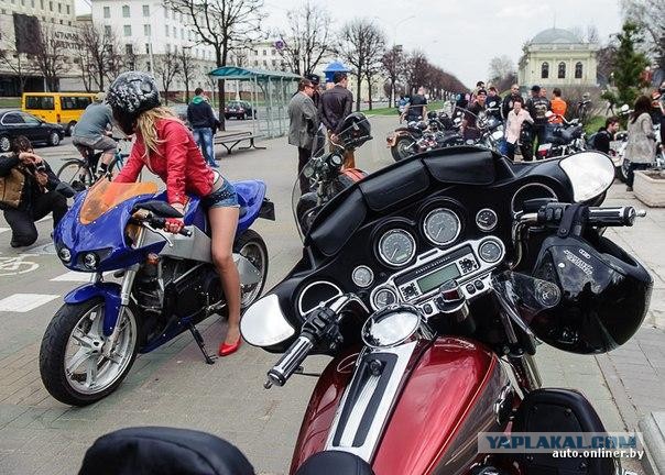 Девушка-байкер: мотоцикл весит как три меня