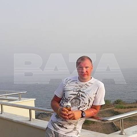 Автомобиль влетел в толпу людей у пешеходного перехода в Челябинске.
