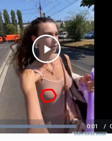 Девушка недовольна пробками в Воронеже