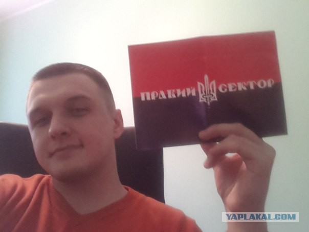 Поляк, устроивший скандал на ТВЦ, просит прощения, одновременно оскверняя  цвета Российского флага