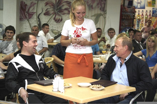 Путин и Медведев смотрят футбол в Сочи