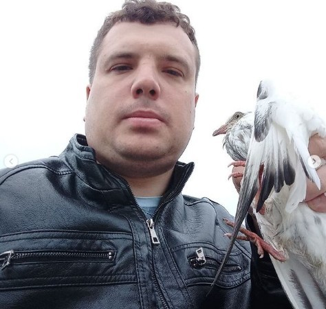 В Казани мужчина жестоко пытал и убил голубя, а его супруга снимала это на камеру
