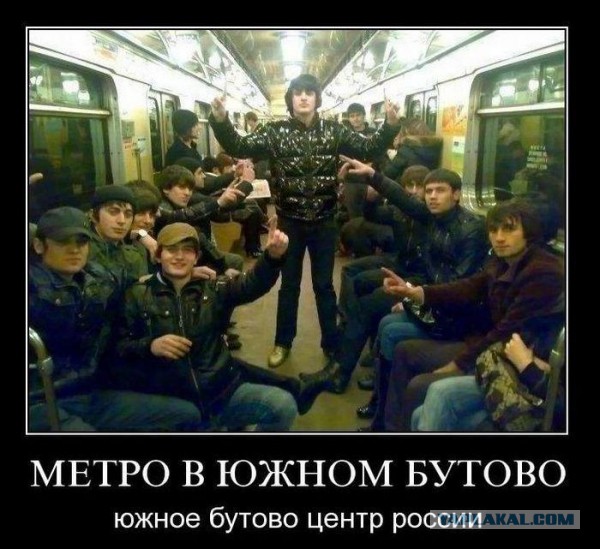 Когда оказался в метро, но нужно дать всем понять, что ты здесь случайно и вообще ты успешный человек
