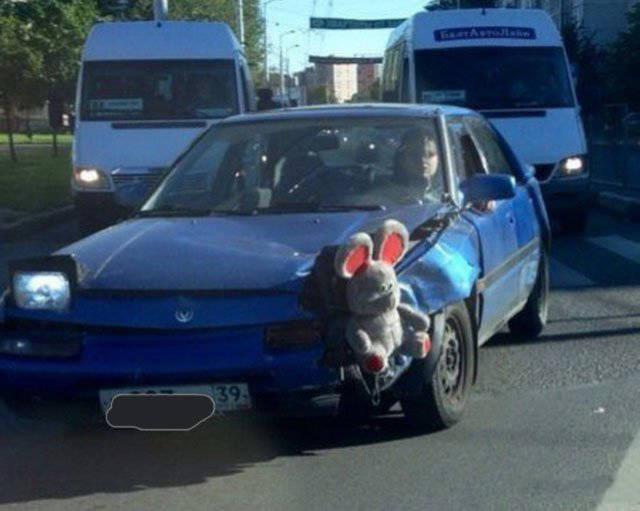 Непростые взаимоотношения девушек с автомобилями