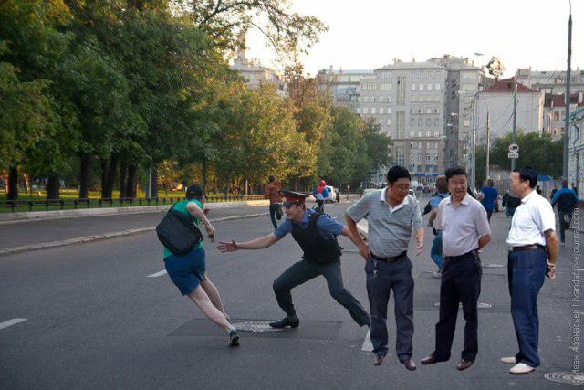 Школьники и полицай