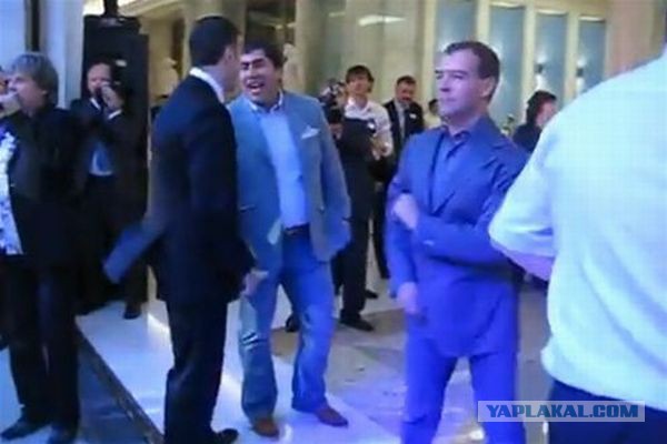 Достойный  ответ из России на кричалку -