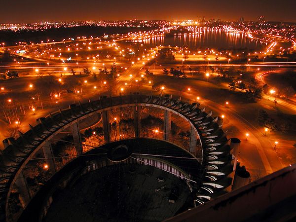 Обветшалый дом в санкт-петербурге. Жители уганды. Уганда уровень жизни. Санкт-петербург обратная сторона. Лефортово спальный район.