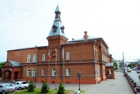 В Омске мужчина избил трансгендера, а потом с компанией напал на ЛГБТ-кафе