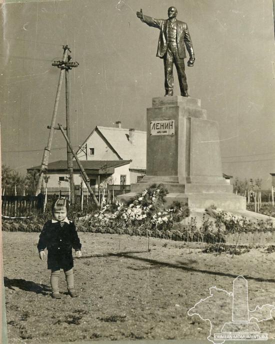 В Крыму сдуло памятник Ленину