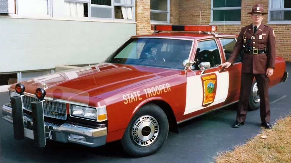 Полицейский автомобиль сша 1990. Смотреть фото Полицейский автомобиль сша 1990. Смотреть картинку Полицейский автомобиль сша 1990. Картинка про Полицейский автомобиль сша 1990. Фото Полицейский автомобиль сша 1990