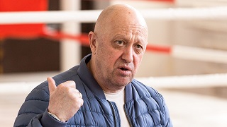 Подружки тестируют фильтр на телефоне