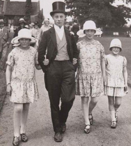 Еще ретрофото знаменитостей.