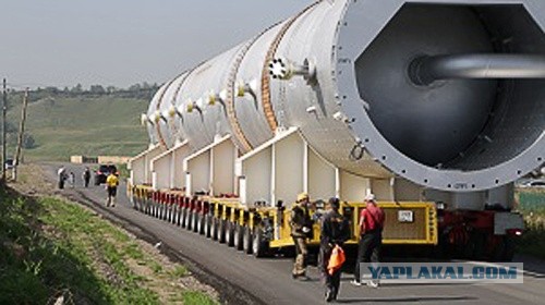 Огромная улитка на уральских дорогах