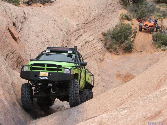 Скалы, болота,равнины - все равно: Dodge Ram T-rex