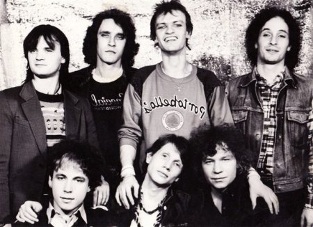 Как выглядели культовые рок-группы в самом начале карьеры