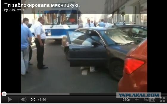 "Пожалуй поставлю машину тут"