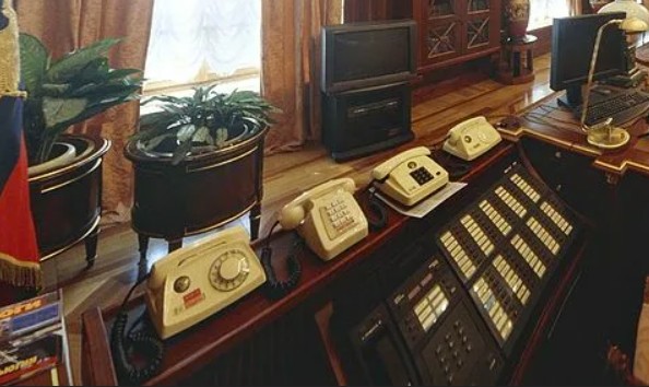Путин подписал закон об общении управляющих компаний с жильцами через MAX