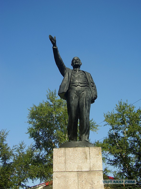 Памятники Ленину