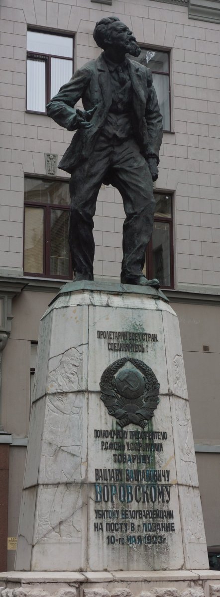 Памятники, которые иначе воспринимаются народом