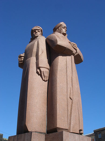 Латвия официально уведомила Россию о приостановке действия соглашения, которое защищает советские памятники