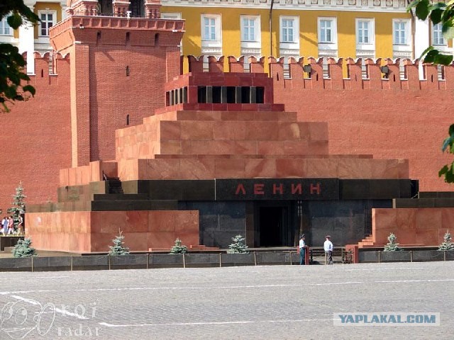 У гроба Папы Иоанна Павла II