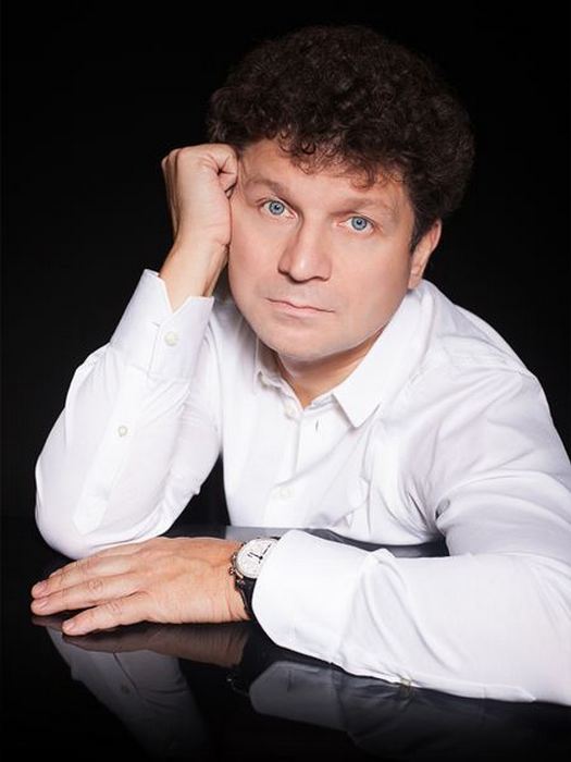 В 1990-х он собирал стадионы и пропал: Как живет диск-жокей Сергей Минаев