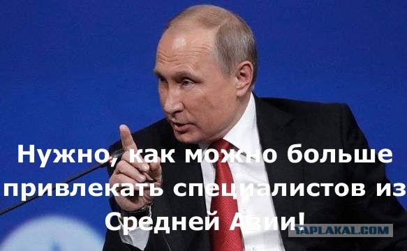 Ветер в Москве начинает шалить и разбирать дома по кусочкам. В городе начинается шторм