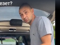 Куда же ему лезет?