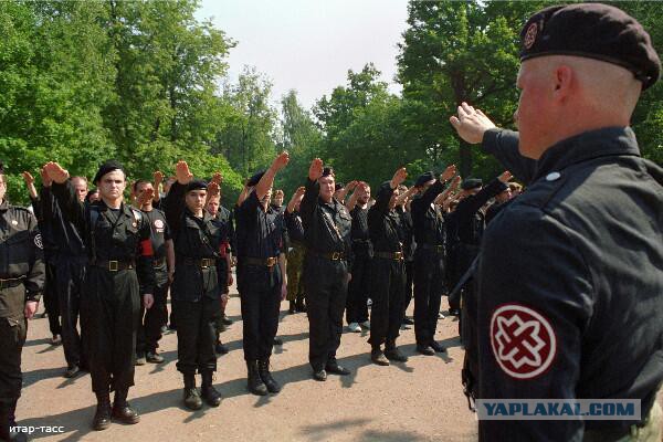 Киборги в аэропорту.