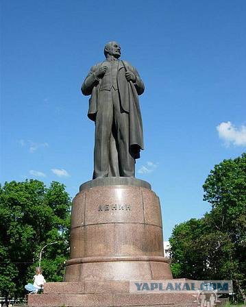 Памятники Ленину
