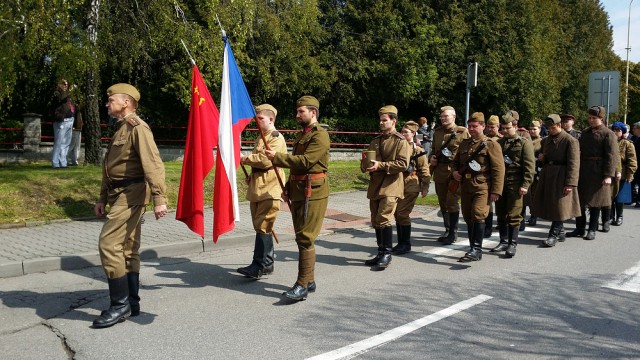 Янки! Грандиозная фальсификация в Чехии: Прагу, мол, в мае 1945-го освобождали… янки!