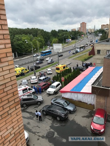 В Дикси на Большой Академической (Москва) 35 взяли заложников