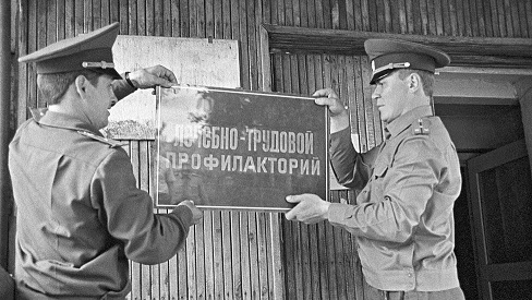Ненавижу тебя! А ну дай ударю! Или поцелую, милок!