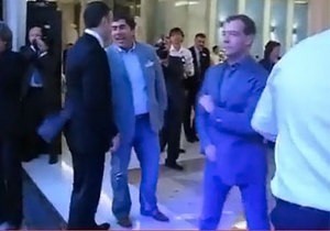 И этих помирил