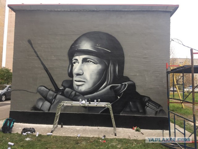 В Петербурге появилось масштабное граффити с портретом Моторолы