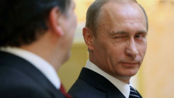 Путин предложил подумать о способах цензуры в России