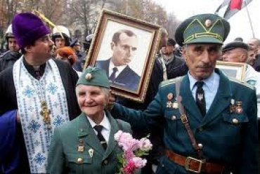 Плачущую девочку заставили снять пилотку со звездочкой