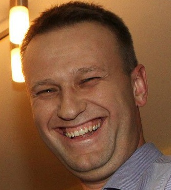 Полиция продолжает задерживать сторонников Навального, которые хотят попасть на встречу в московском аэропорту.