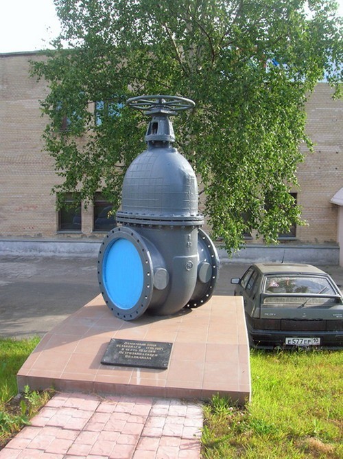 Необычные памятники