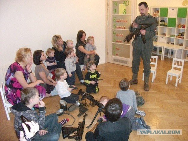 Внутри заброшенной школы Гитлерюгенд