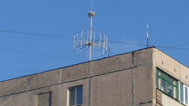 Странные антенны на крышах домов Челябинска.