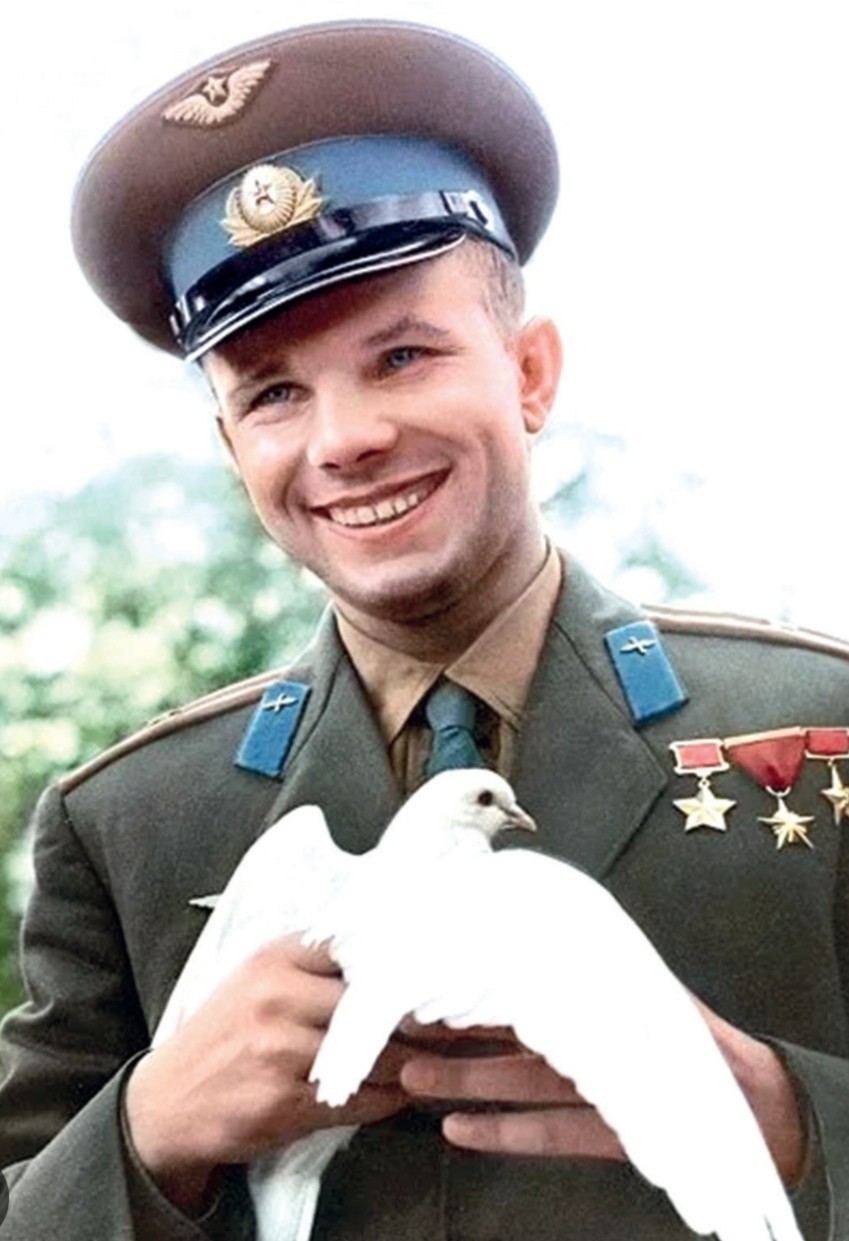 Улыбка Гагарина — олицетворение дня космонавтики