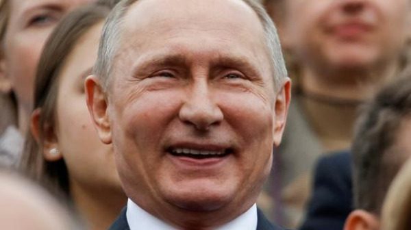 Путин назвал средним классом 73 процента россиян. Потому что они получают больше 16 тысяч рублей
